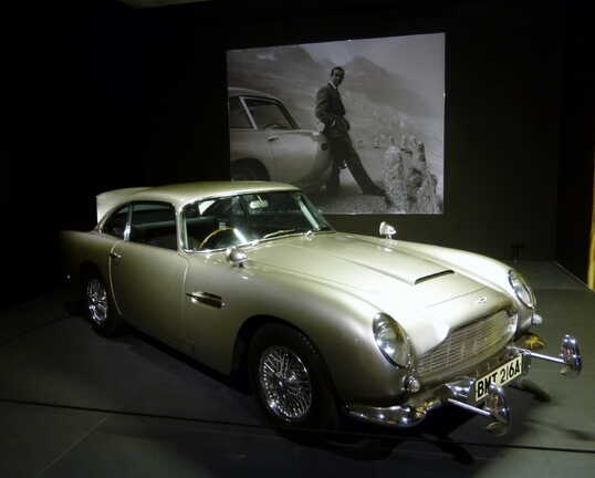 334 1964 Aston Martin DB5 James Bond 1